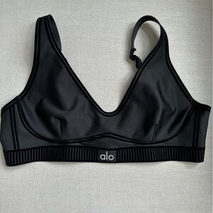 Alo Yoga Airlift Lineup Bra -Medium